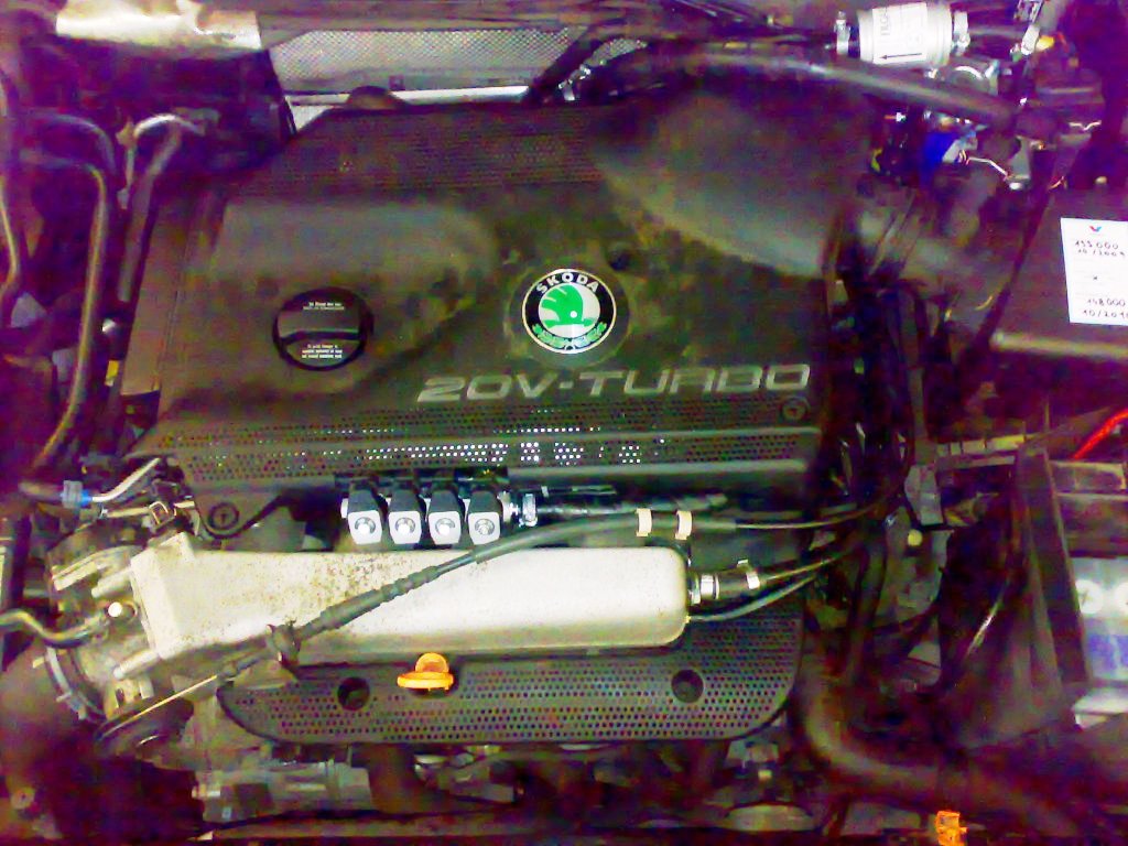 Škoda 1-8T mot.AGU (3).jpg