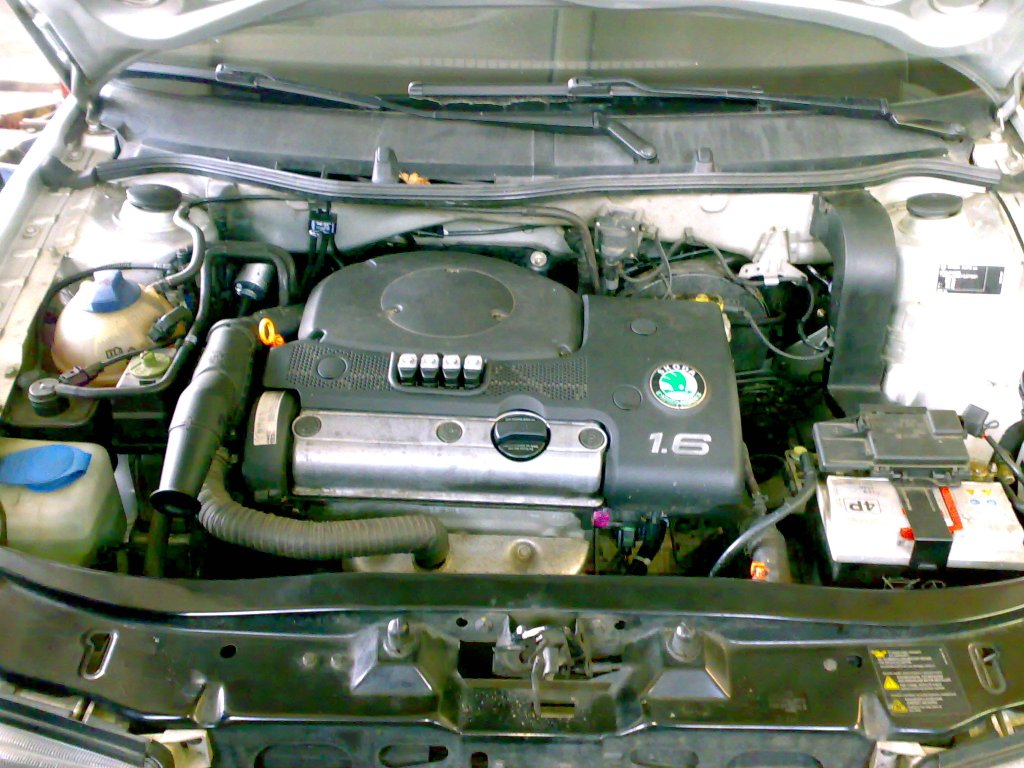 Škoda Octavia 1.6 (7).jpg