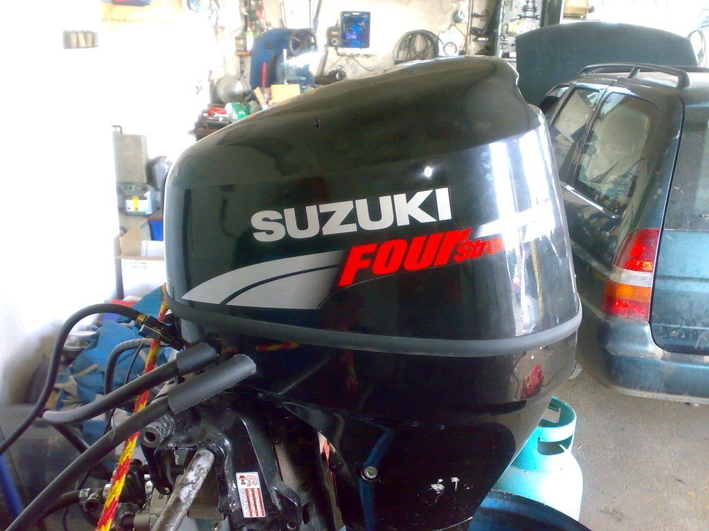 Suzuki DF25 (11).jpg